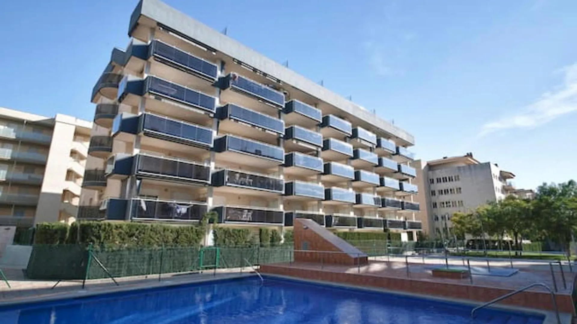 Cosy Apartment Near Platja De La Pineda With Shared Pool