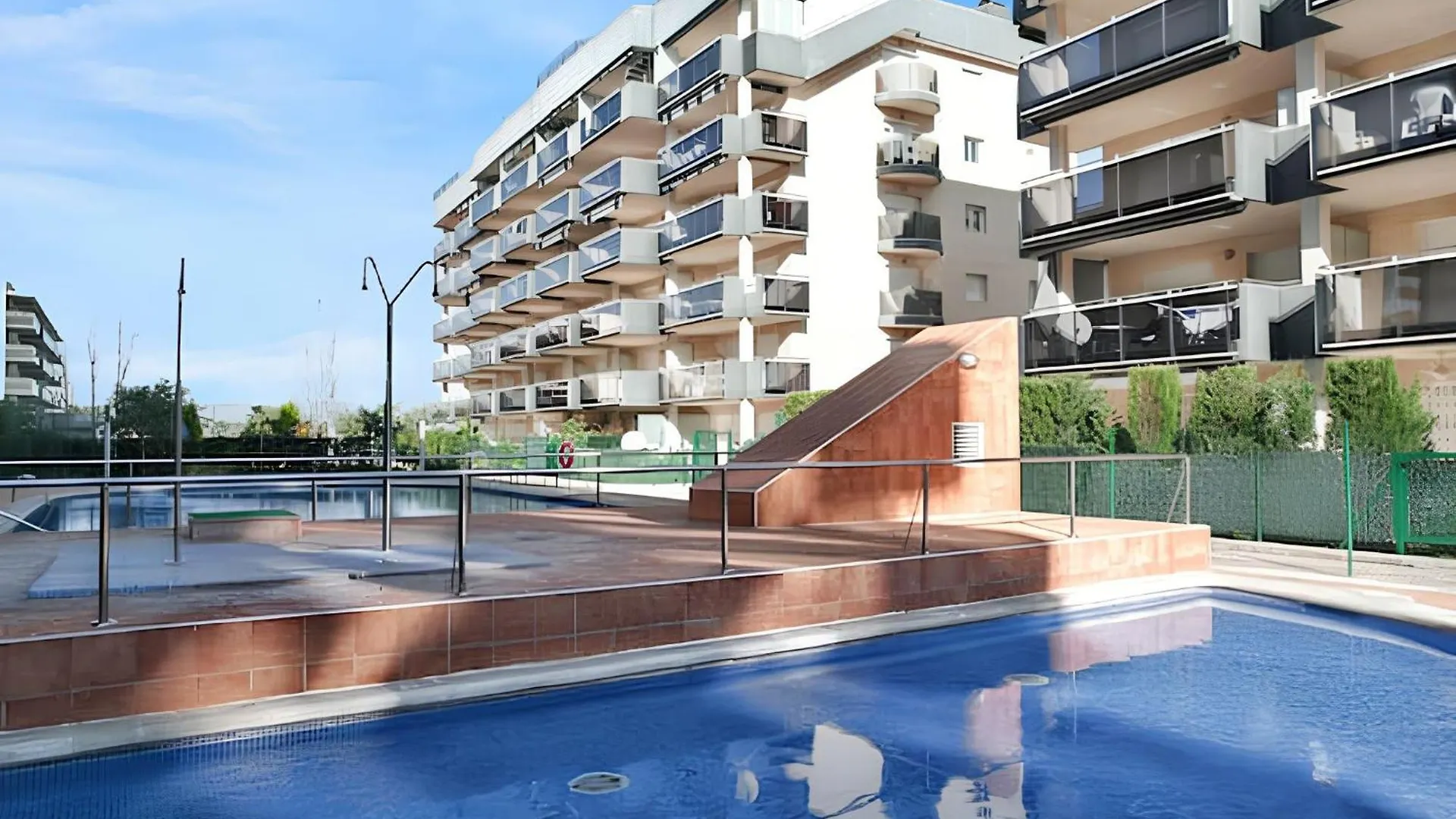 Cosy Apartment Near Platja De La Pineda With Shared Pool